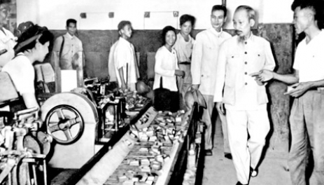 Phát triển kinh tế và văn hoá nâng cao đời sống nhân dân hiện nay theo tư tưởng Hồ Chí Minh 